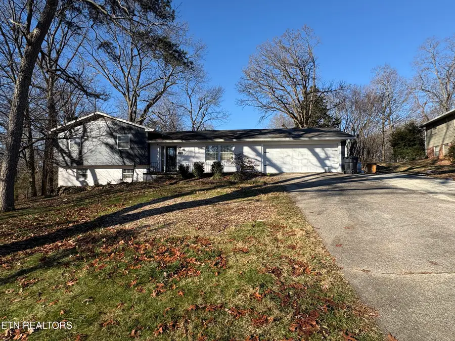 5720 Chesswood Drive, Knoxville, TN 37912 - #3