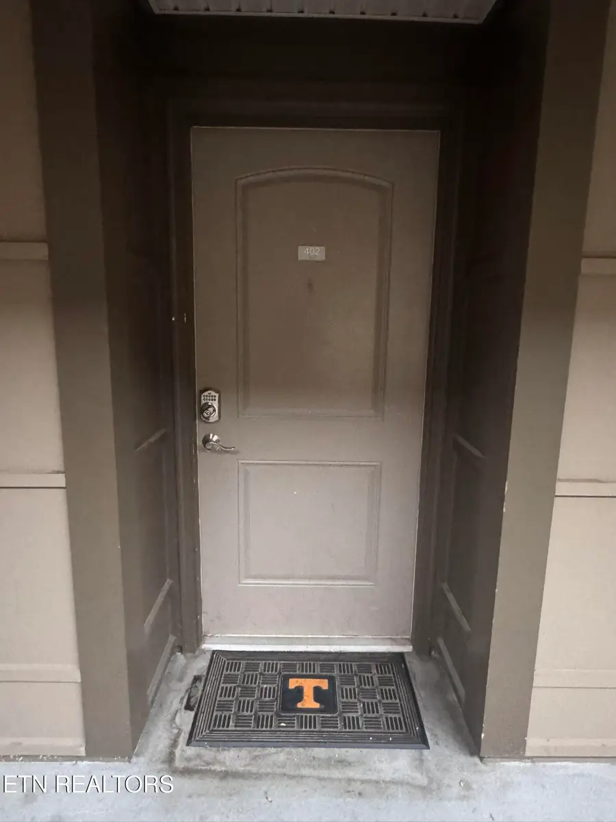 1735 Lake Ave #402, Knoxville, TN 37916 - #2