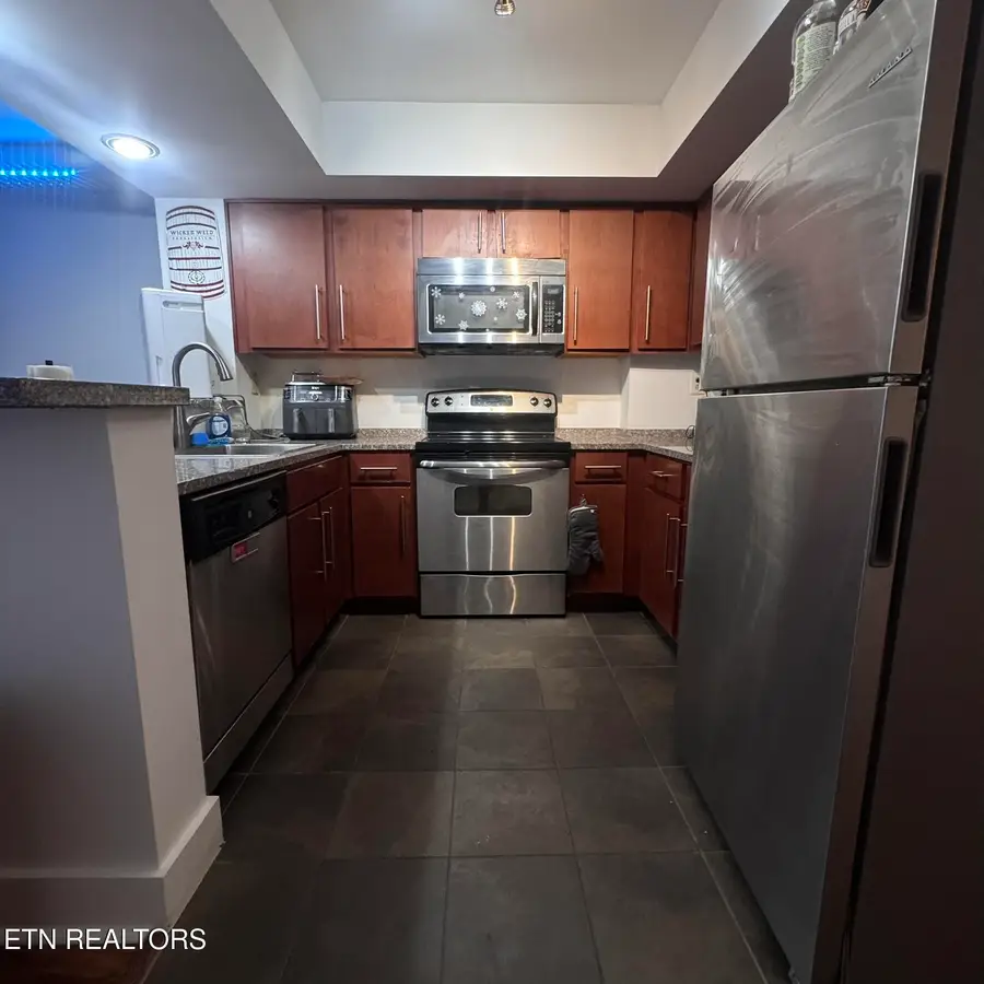 1735 Lake Ave #402, Knoxville, TN 37916 - #3