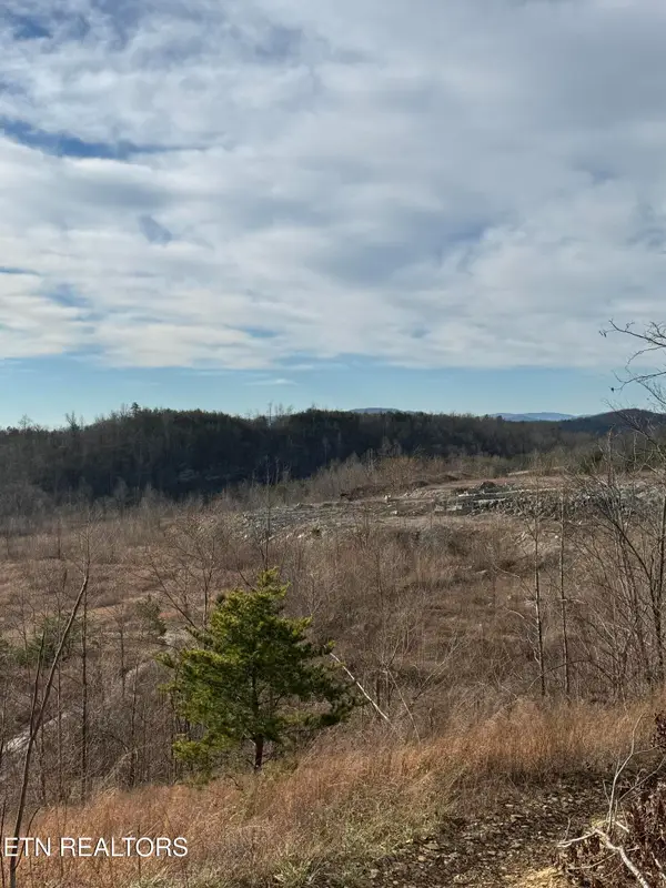 Pine Mountain Rd, Jellico, TN 37762