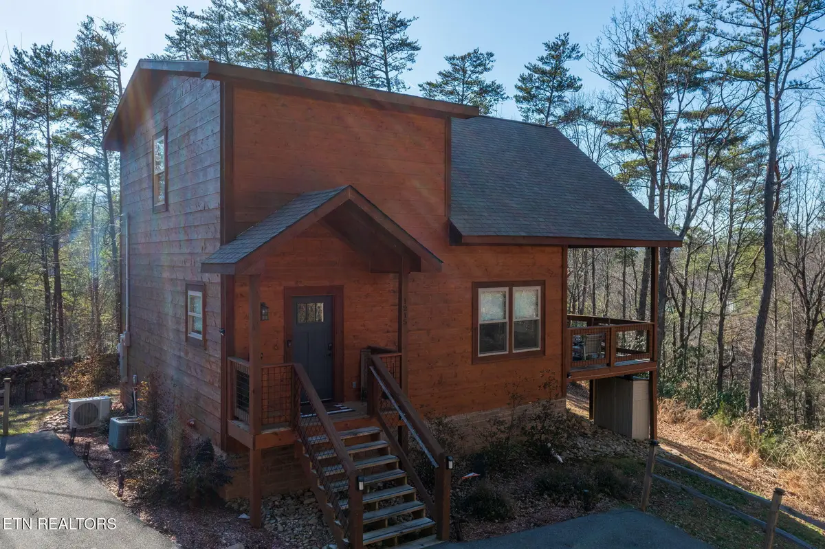 1215 Honeysuckle Lane, Sevierville, TN 37876 - #1