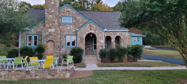 318 E Meeting St, Dandridge, TN 37725