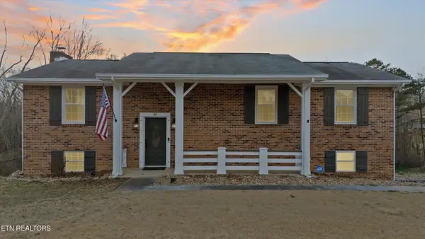 8225 Cricket Rd, Powell, TN 37849