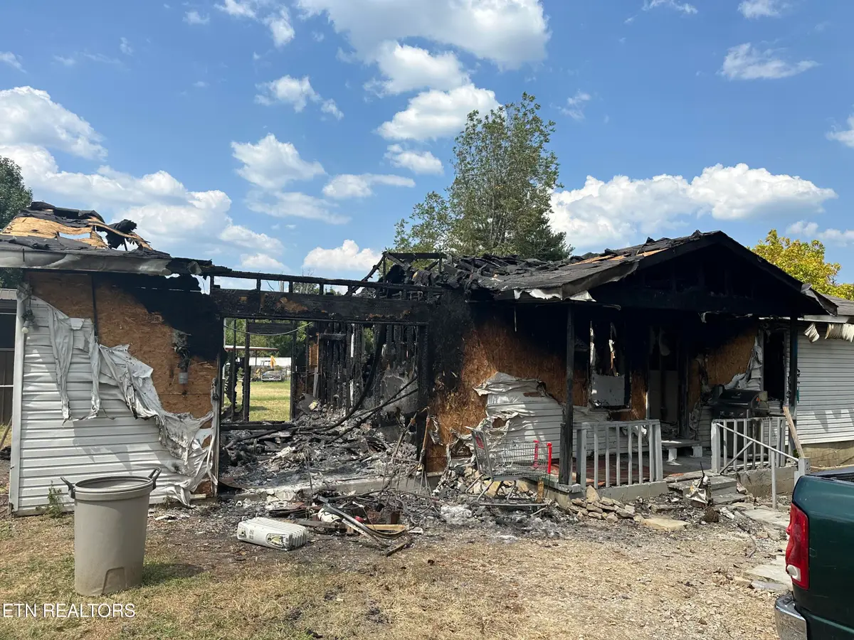 304 W Stewart Ave, Monterey, TN 38574 - #1