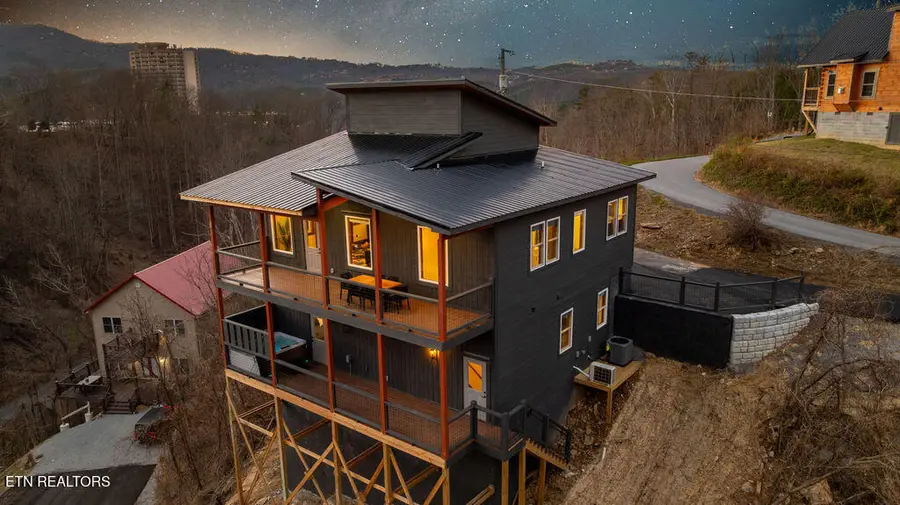 814 Davenport Rd, Gatlinburg, TN 37738 - #2