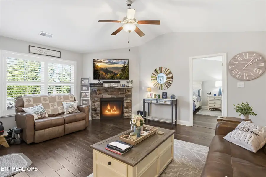 422 Larkspur Way, Sevierville, TN 37862 - #2