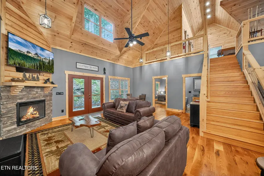 2489 Waldens Creek Rd, Sevierville, TN 37862 - #2