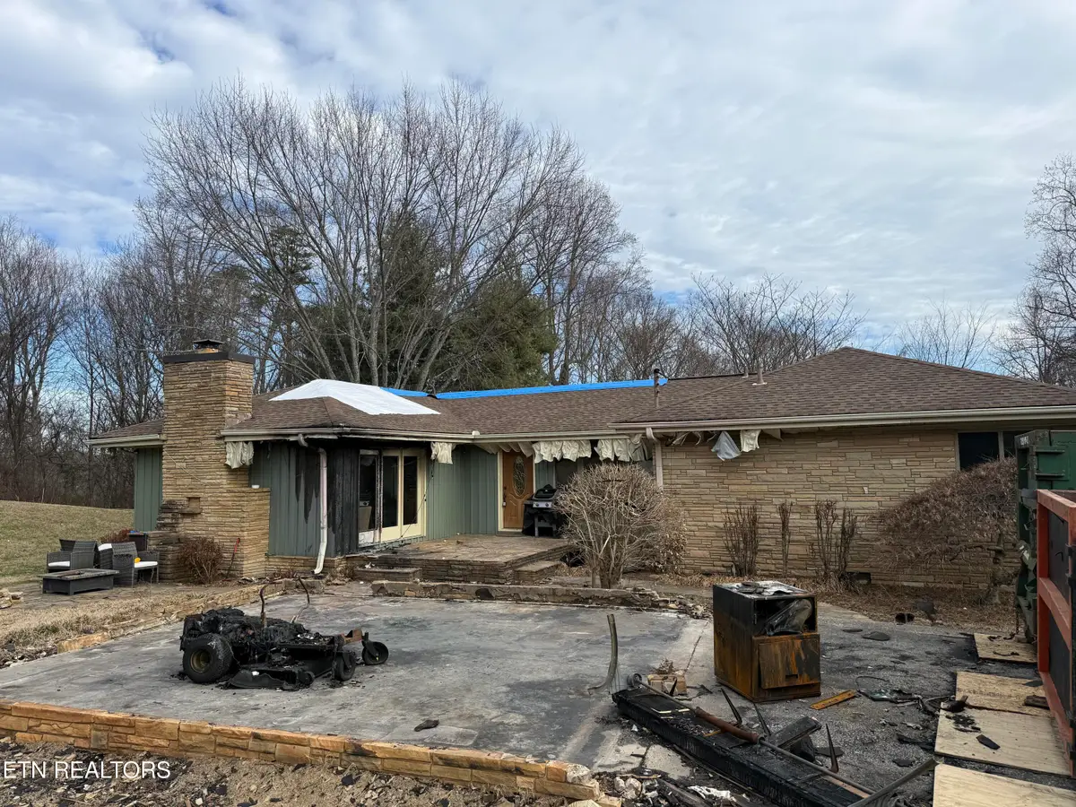 1327 N Briscoe Circle, Knoxville, TN 37912 - #1