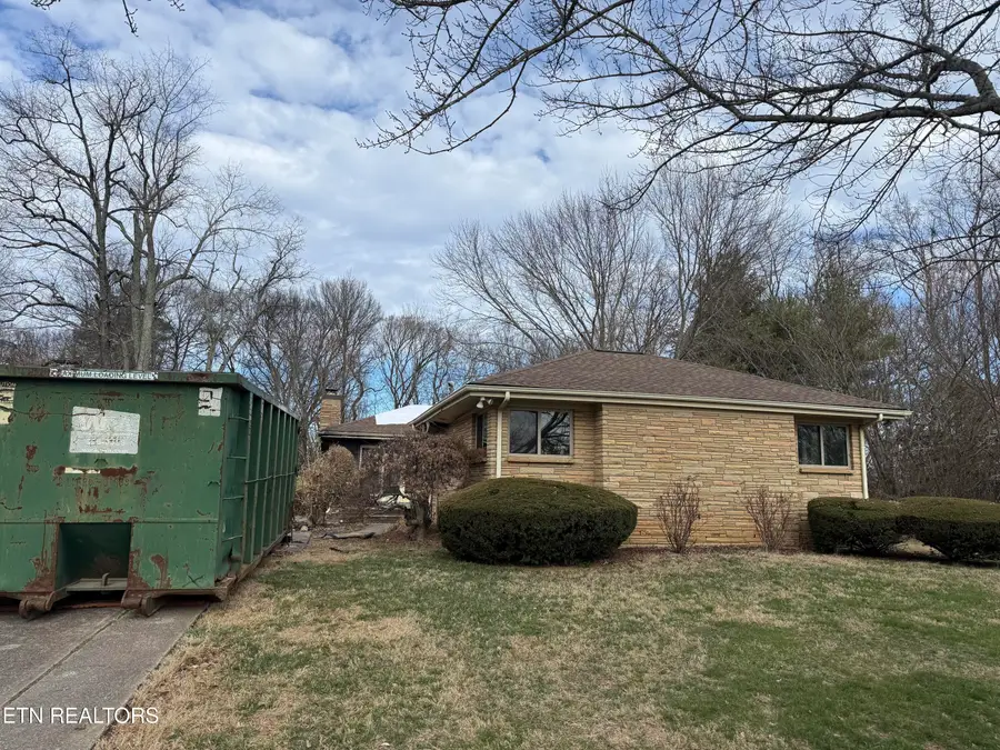 1327 N Briscoe Circle, Knoxville, TN 37912 - #2