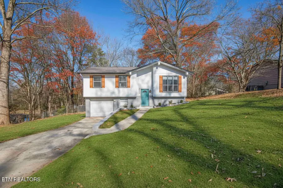 2324 Roundtree Rd, Knoxville, TN 37923 - #2