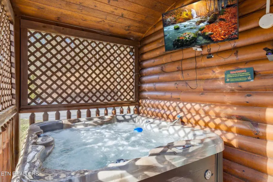 625 Gatlinburg Falls Way, Gatlinburg, TN 37738 - #2