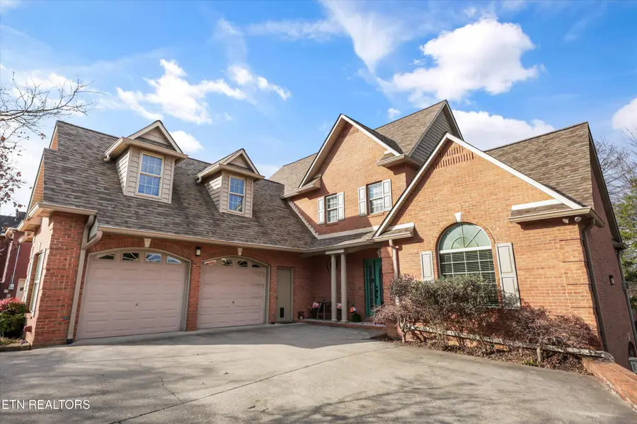 110 Brentwood Pl Place, Lenoir City, TN 37772 - #3