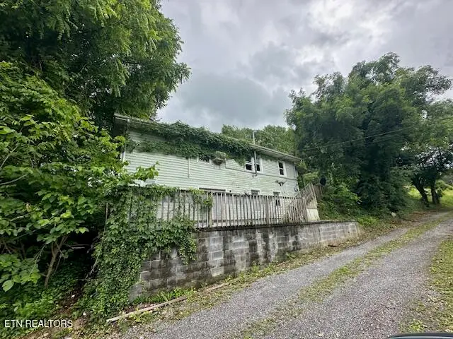 1377 Dr Thomas Walker Rd, Ewing, VA 24248 - #2