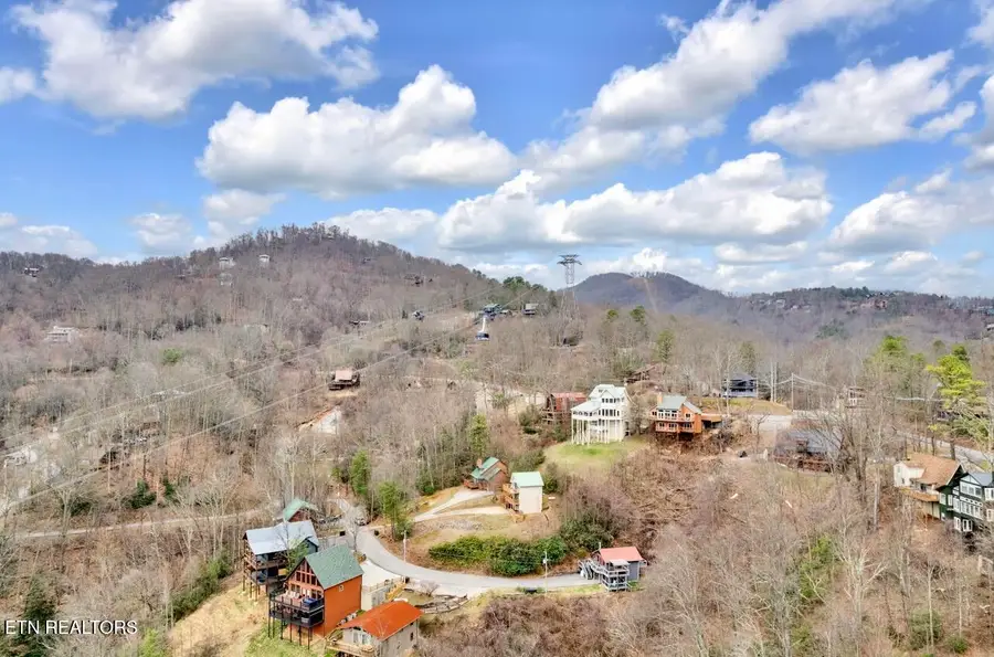 2119 N Tamins Dr, Gatlinburg, TN 37738 - #2