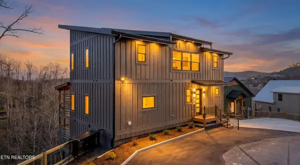 219 Chimney Tops Way, Gatlinburg, TN 37738