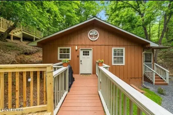 4151 Oak Ridge St, Pigeon Forge, TN 37863