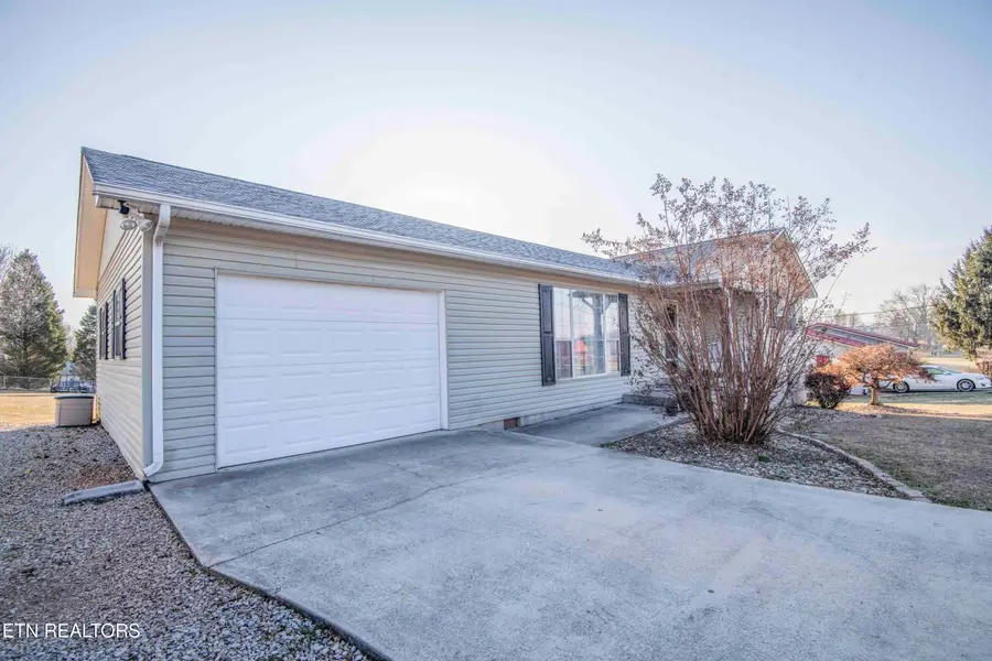 112 Anderson St, Sweetwater, TN 37874 - #2