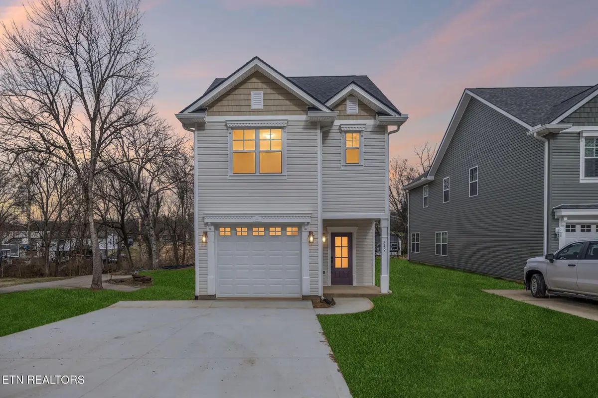 749 Maple Grove St, Maryville, TN 37801 - #1