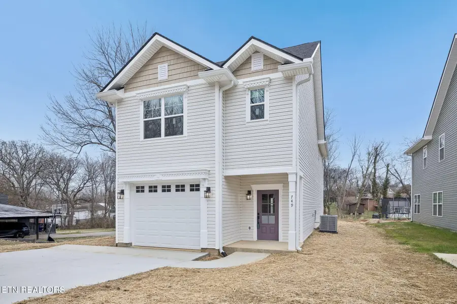 749 Maple Grove St, Maryville, TN 37801 - #2