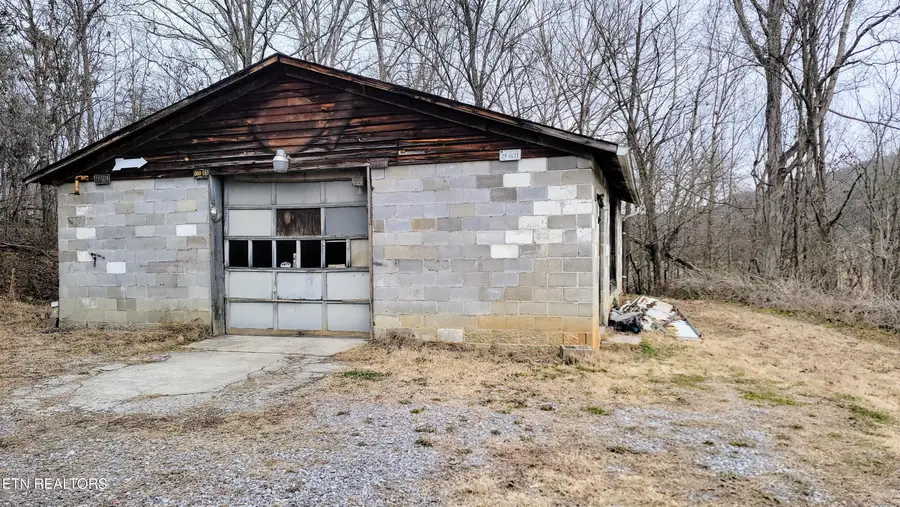 614 Mehaffey Rd, Powell, TN 37849 - #3