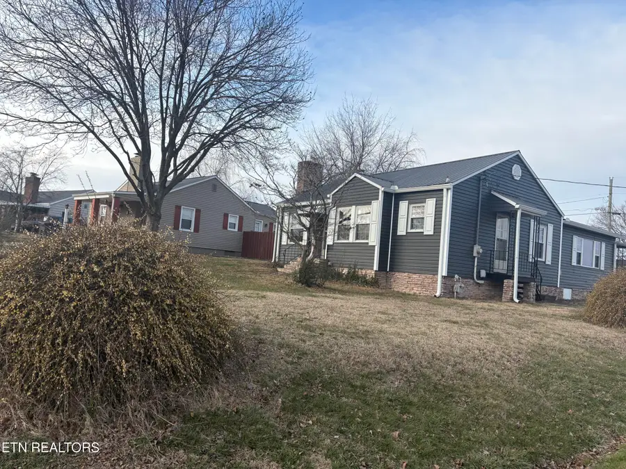 332 Henderson St, Maryville, TN 37804 - #2