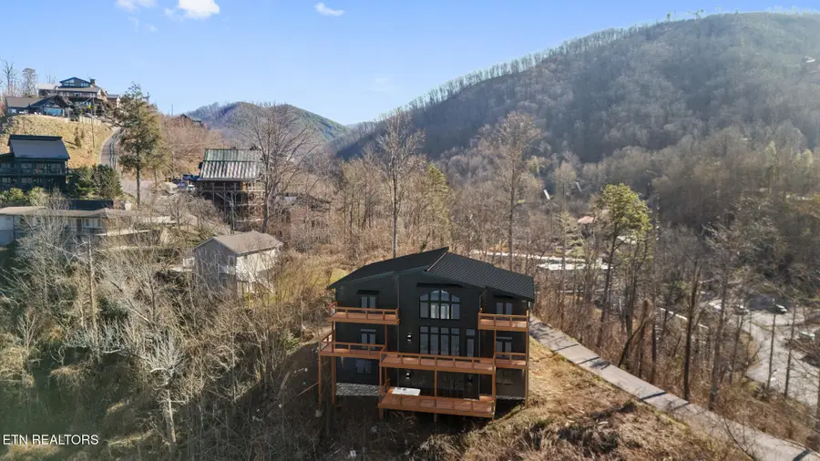 245 Brownsridge Rd, Gatlinburg, TN 37738 - #3