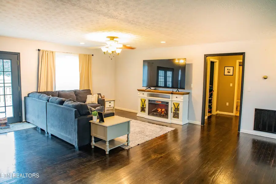 134 Julia Lane, Speedwell, TN 37870 - #3