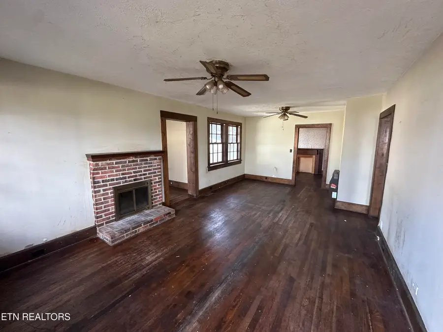 1212 Woodlawn Ave, Maryville, TN 37804 - #3