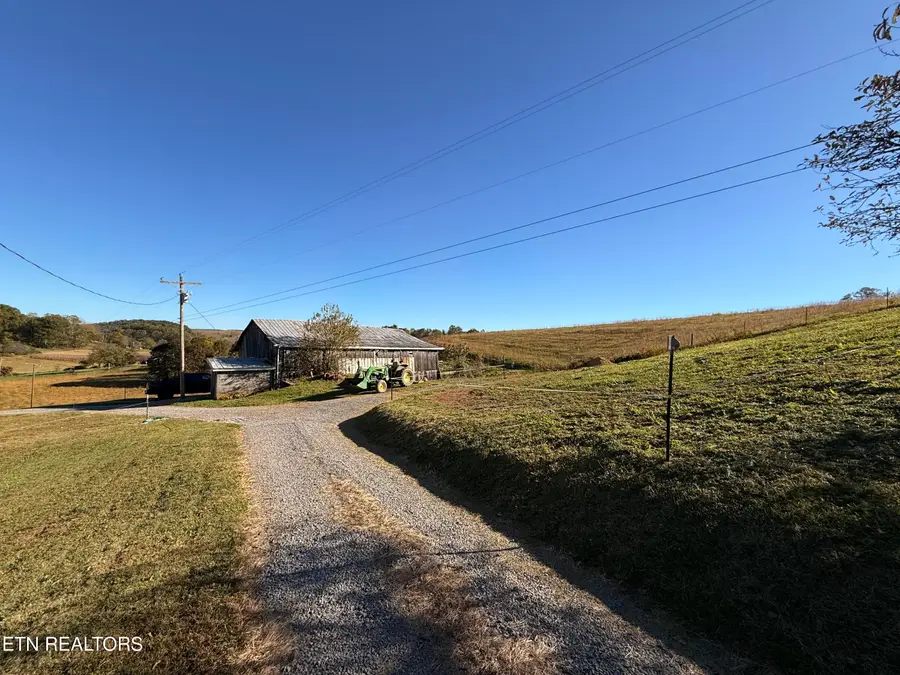 1834 Balls Chapel Rd, Rose Hill, VA 24281 - #2