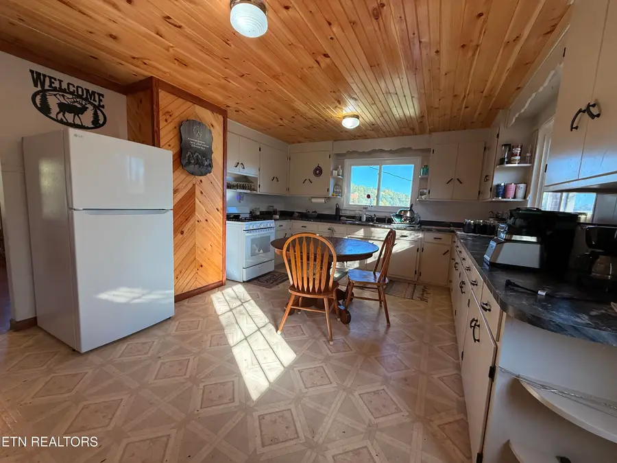 1834 Balls Chapel Rd, Rose Hill, VA 24281 - #3