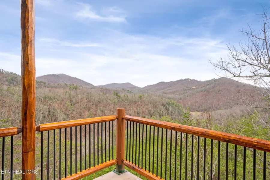 3545 Carsons Ridge Way, Sevierville, TN 37862 - #3