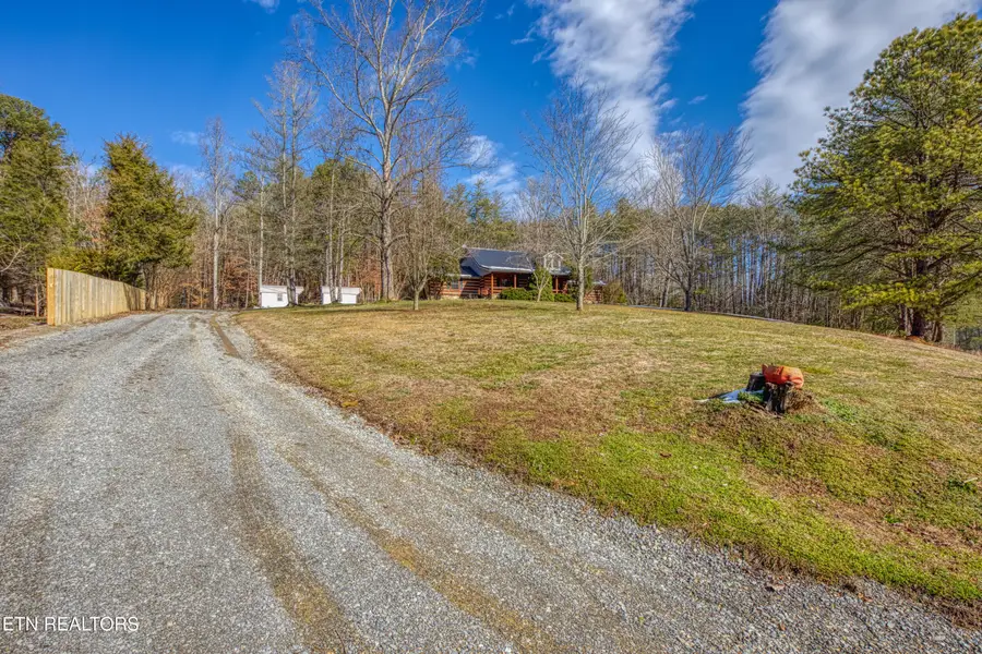 686 Thomas Rd, Sevierville, TN 37876 - #2