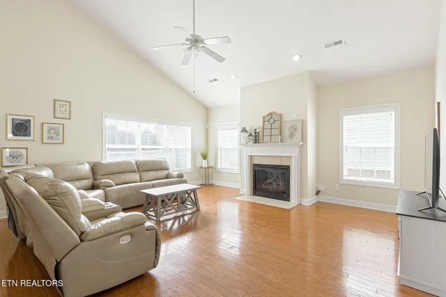 117 Fallberry St, Oak Ridge, TN 37830 - #3