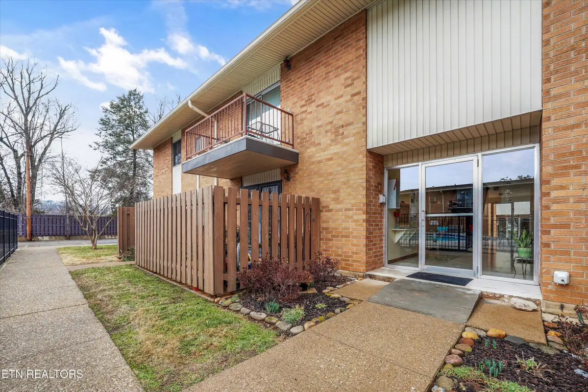 3104 N Broadway St #C21, Knoxville, TN 37917 - #1