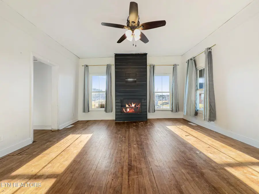 112 N Farnum St, Friendsville, TN 37737 - #3