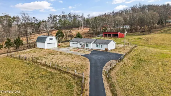 812 New Clear Branch Rd, Rocky Top, TN 37769