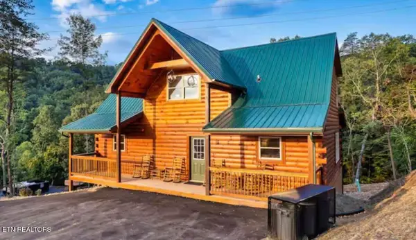 848 String Run Way, Pigeon Forge, TN 37863