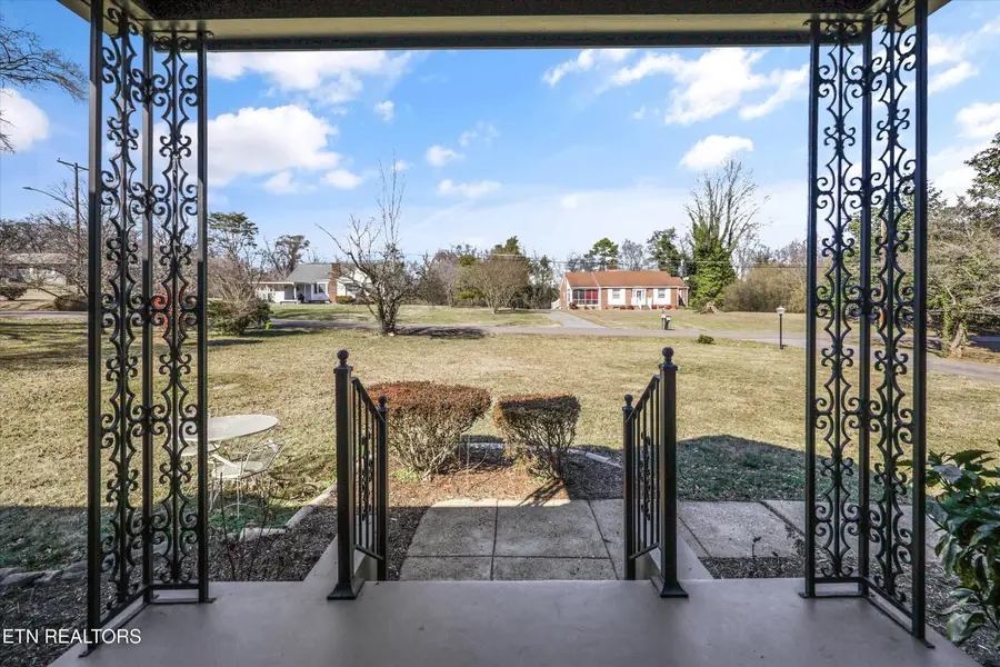 3616 Riverview Drive, Knoxville, TN 37914 - #3