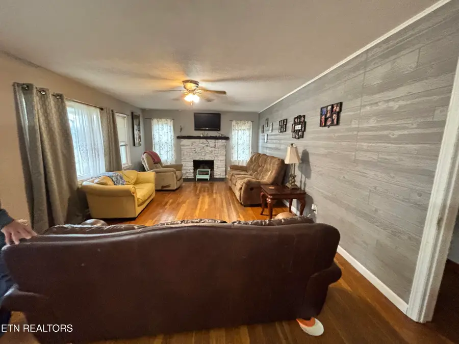 204 Virginia St, Kingston, TN 37763 - #3