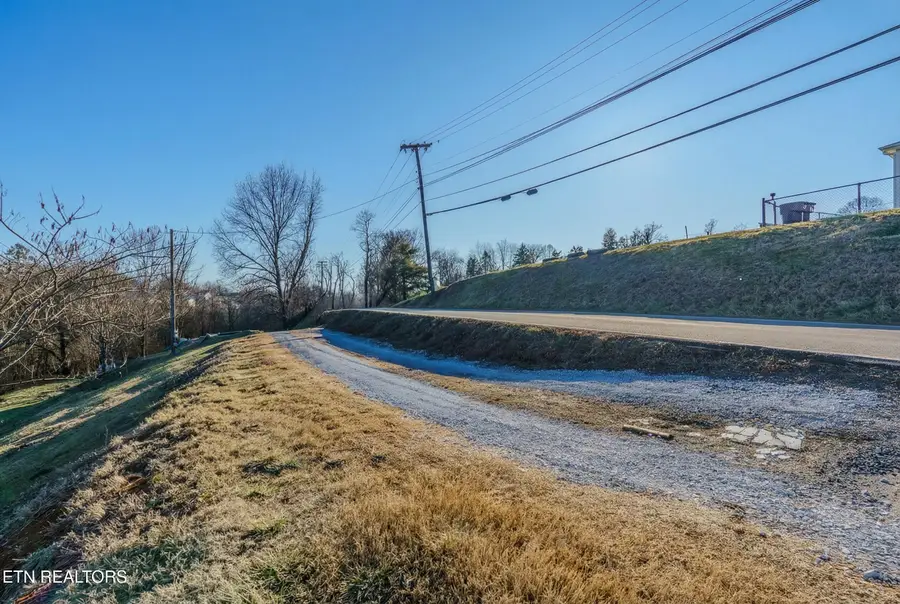 2636 Shields Ferry Rd, Morristown, TN 37814 - #2