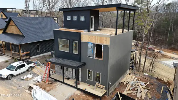 584 Warbonnet Way, Pigeon Forge, TN 37863