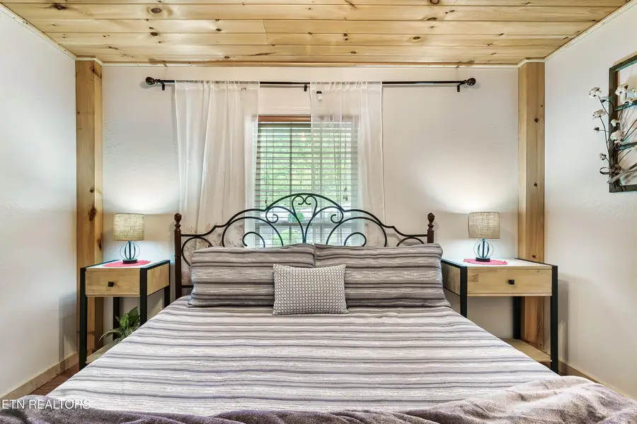 3230 Cove Creek Way, Sevierville, TN 37862 - #3