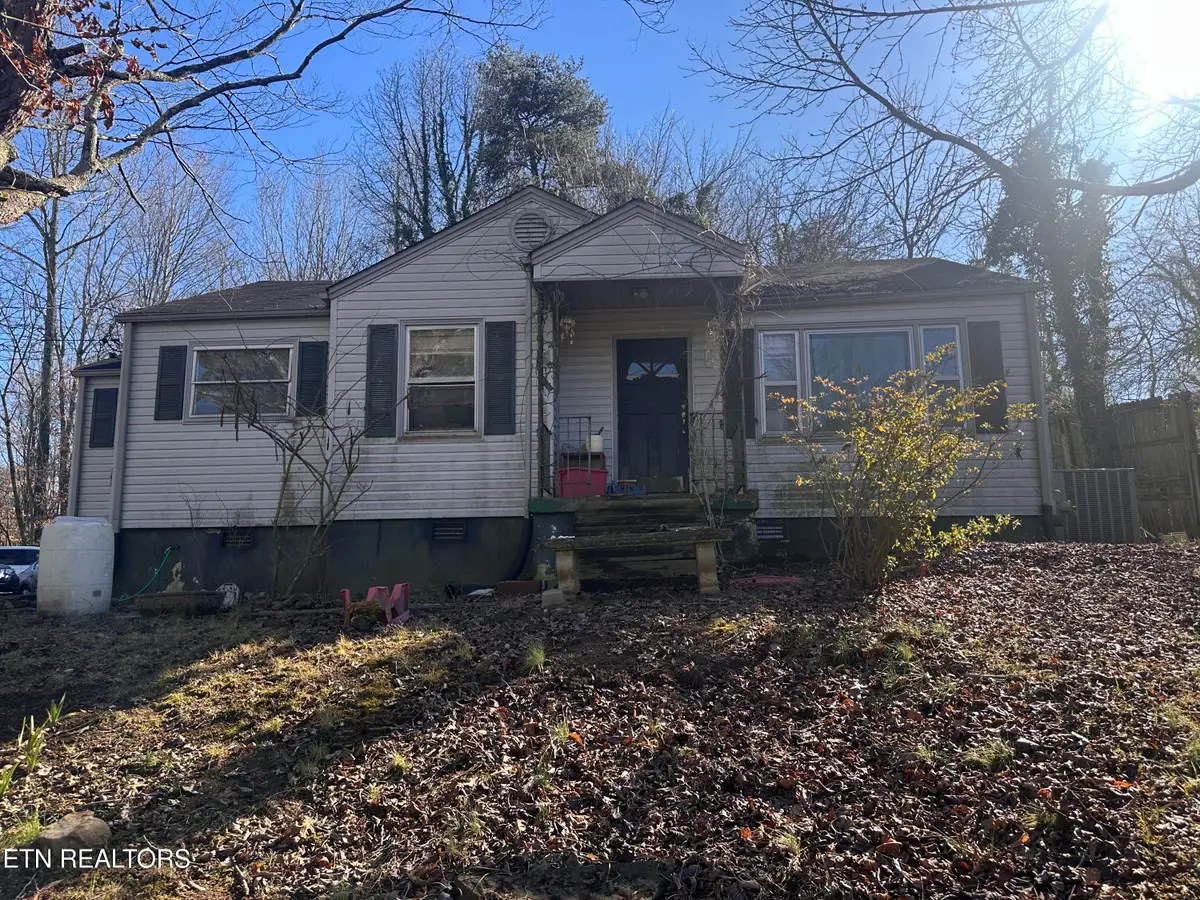 230 Leslie St, Harriman, TN 37748 - #1