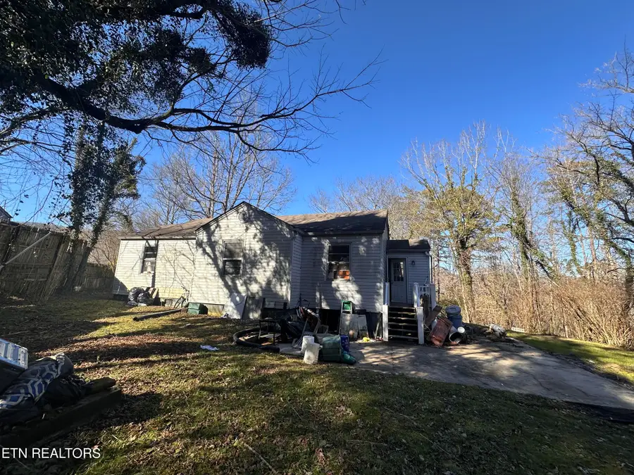 230 Leslie St, Harriman, TN 37748 - #2