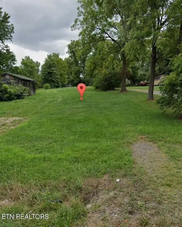 151 10th St, Crossville, TN 38555