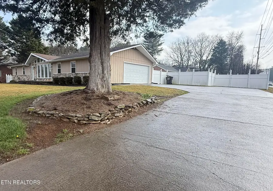 1001 Farrington Drive, Knoxville, TN 37923 - #2