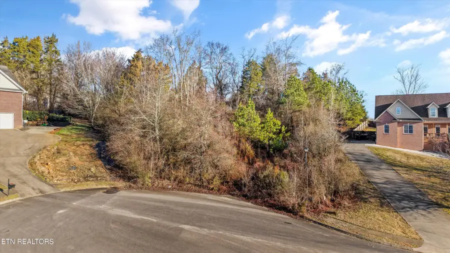 384 Glencroft Lane, Lenoir City, TN 37771 - #2