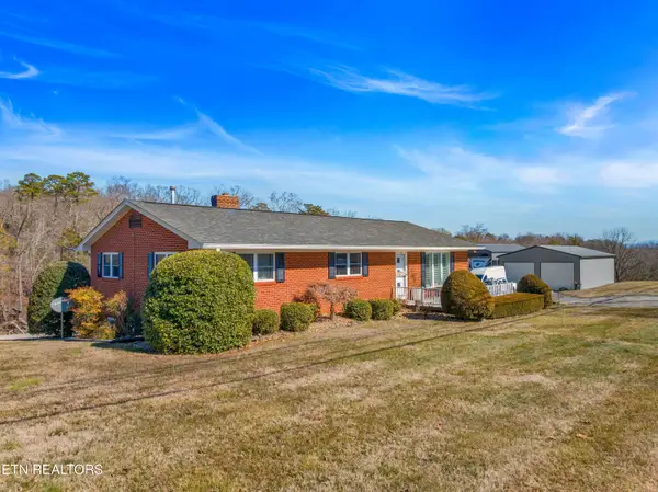 1076 Gay St, Dandridge, TN 37725