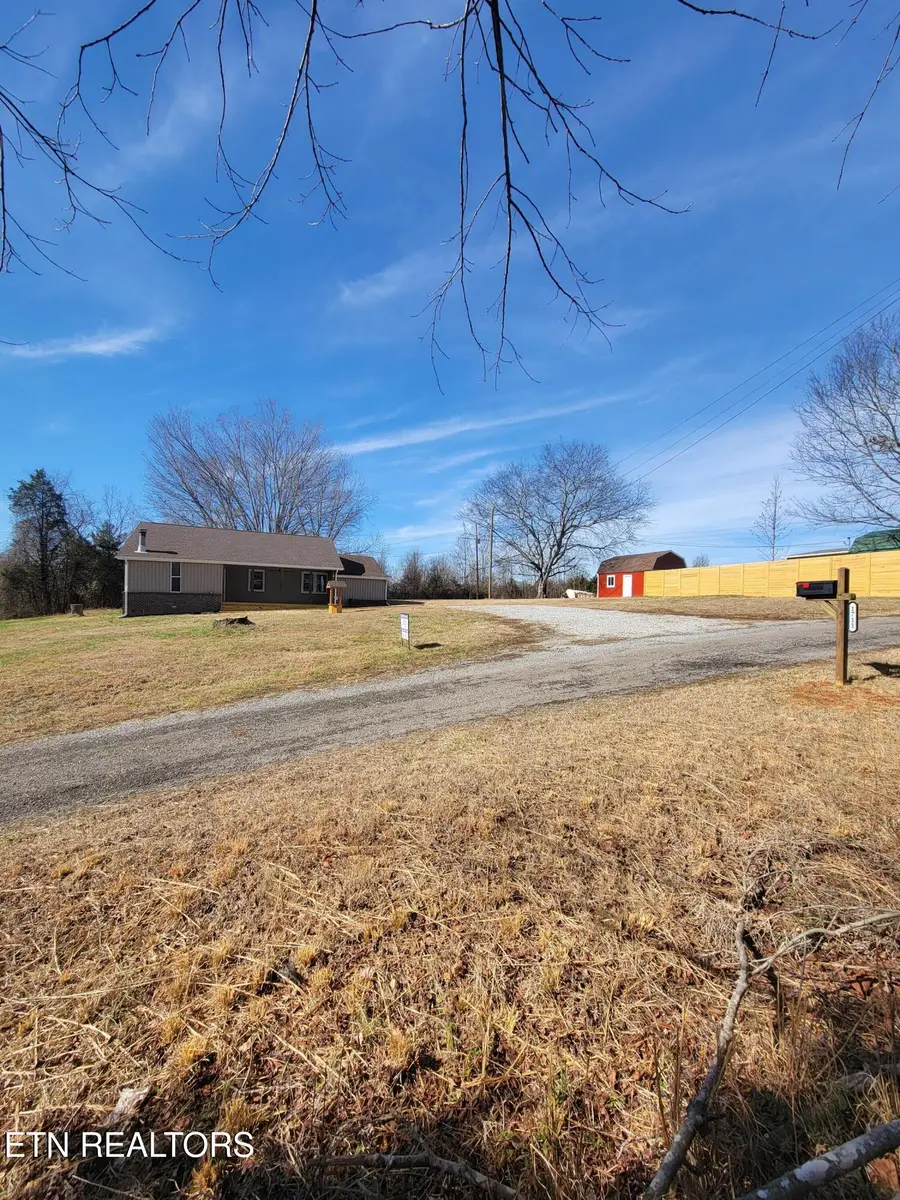 1711 Haire Rd, Dandridge, TN 37725 - #2