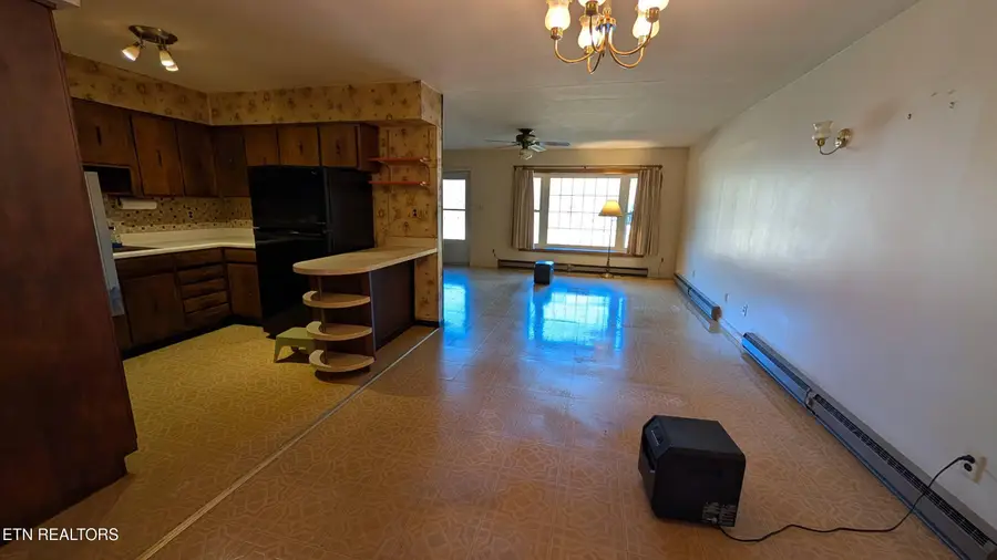 400 Maple Ave, Oliver Springs, TN 37840 - #3